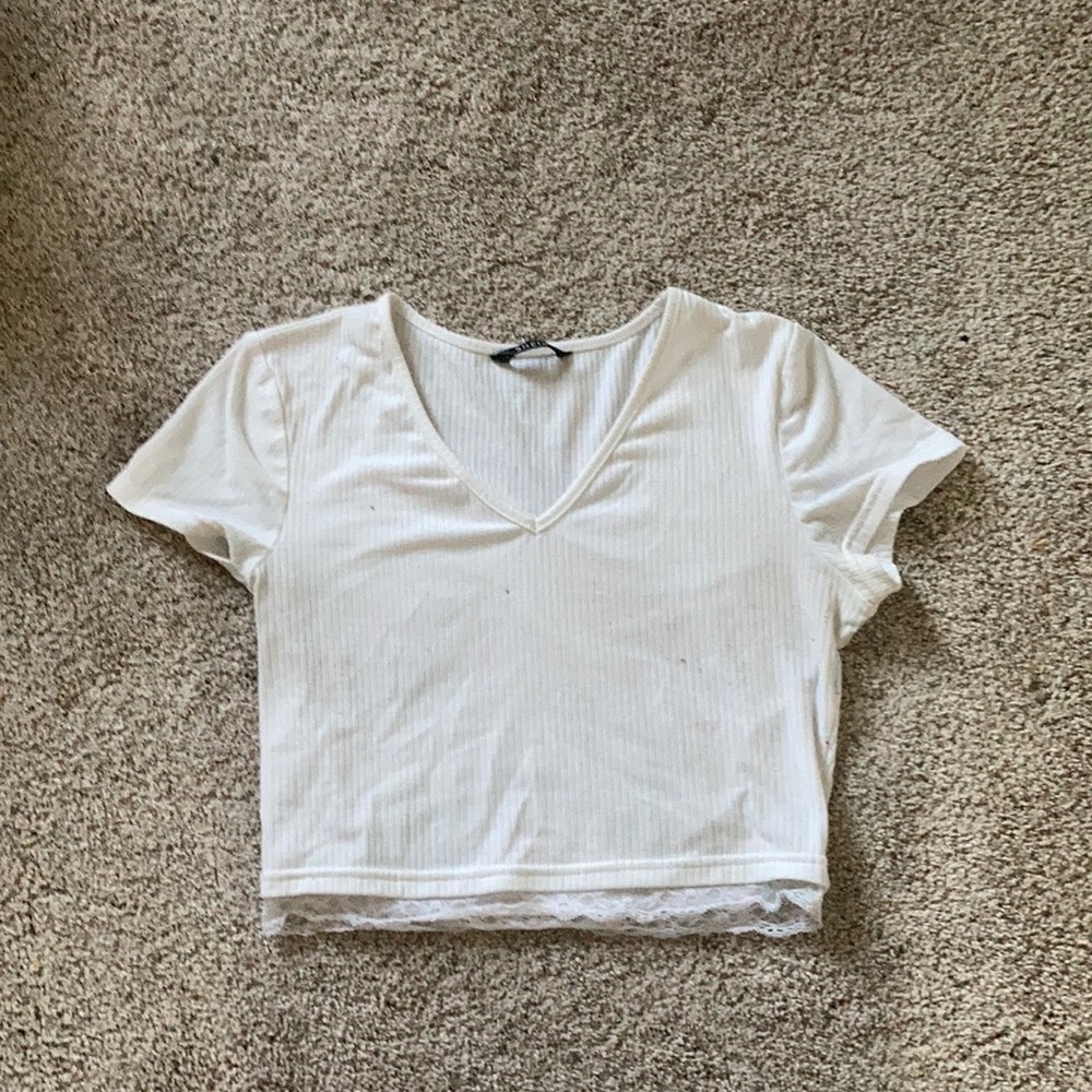 white cropped tee